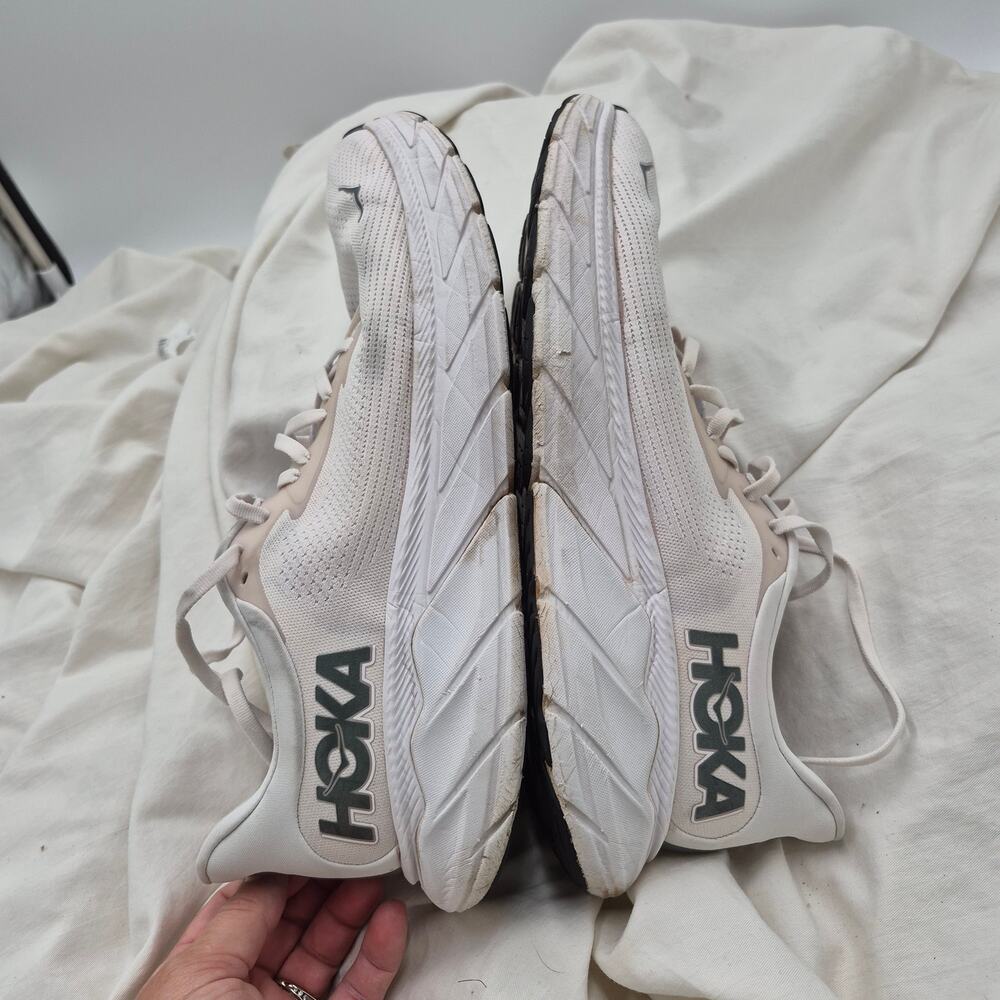 Hoka one one Arahi 7 light neutral men's size 11D